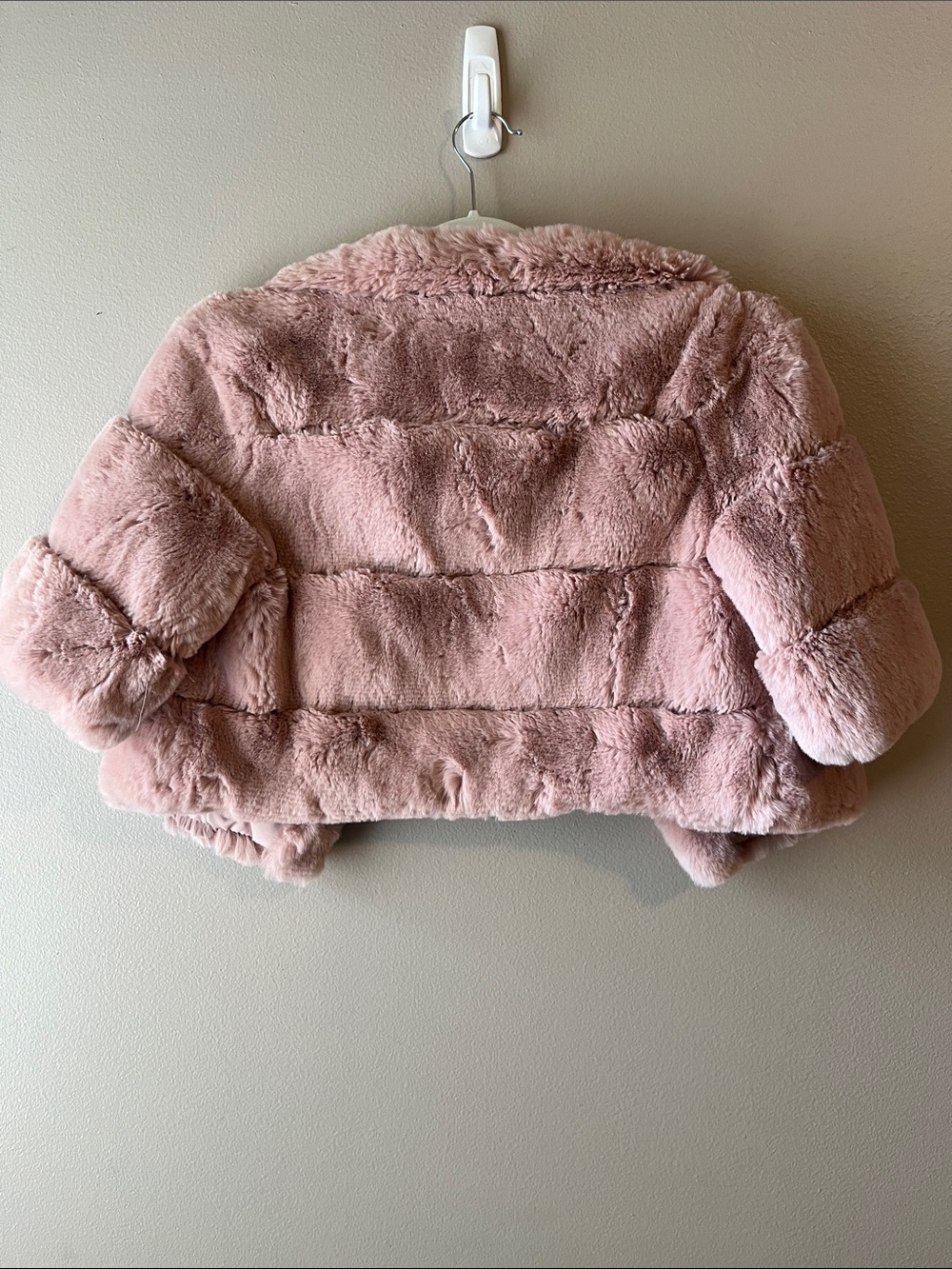BCBGMaxAzria Blush Pink Faux-Fur Cropped Puffer Jacket - Picture 5 of 5